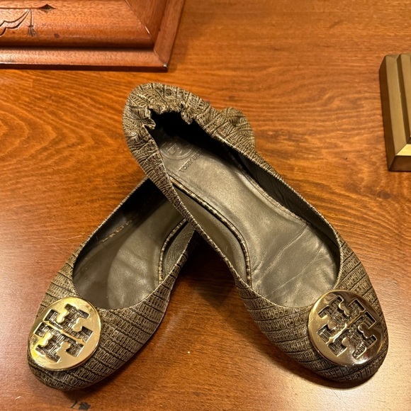Tory Burch Gold Snakeskin Embossed Leather Reva Logo Ballerina Flats Size 9.5 - Picture 3 of 15